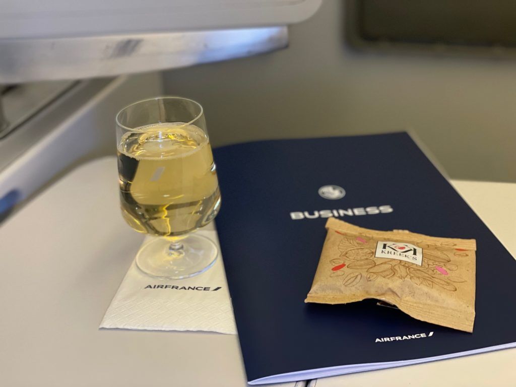 Voando na classe executiva do B777-300 da Air France entre Paris e Rio de Janeiro