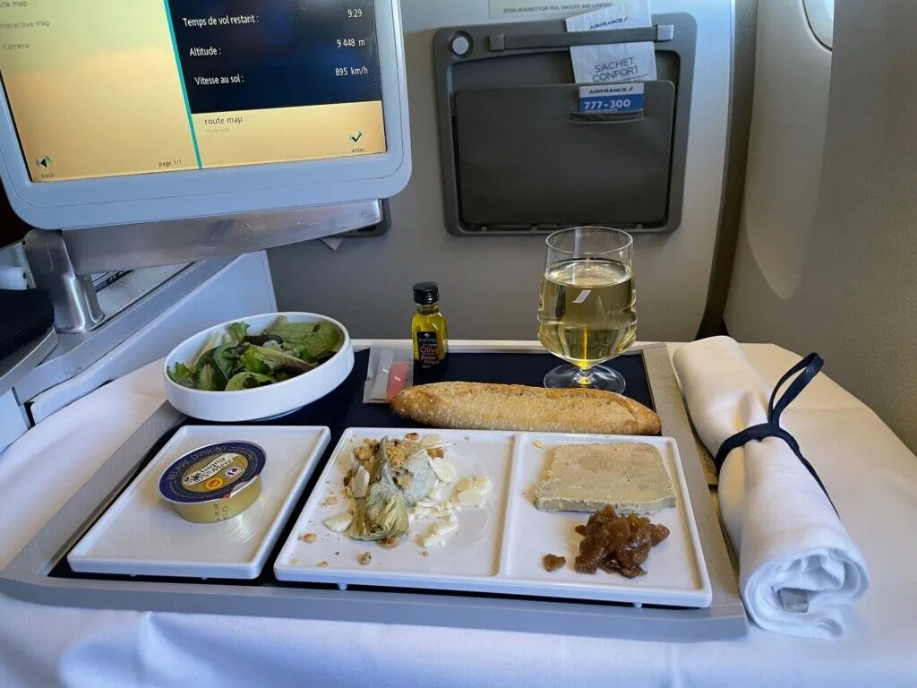 Voando na classe executiva do B777-300 da Air France entre Paris e Rio de Janeiro
