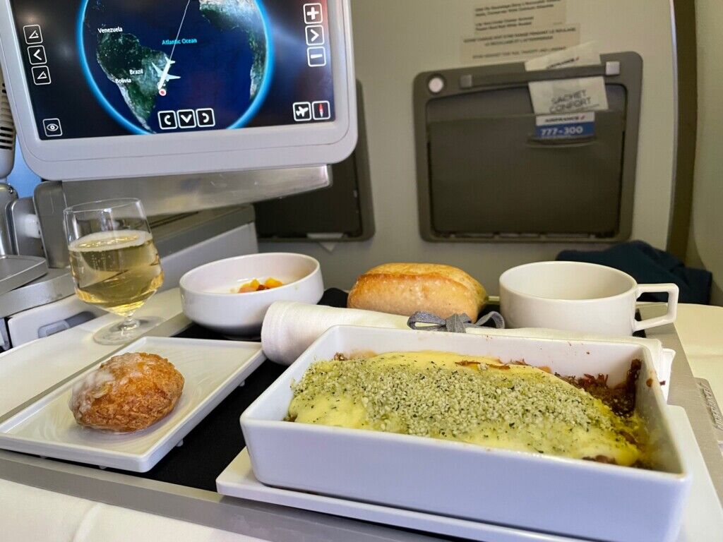 Voando na classe executiva do B777-300 da Air France entre Paris e Rio de Janeiro