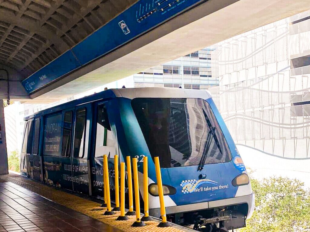 transporte, veículo, trem, Veículo terrestre, outdoor, construção, transporte público, azul, Meio de transporte, térreo, pista, estacionado