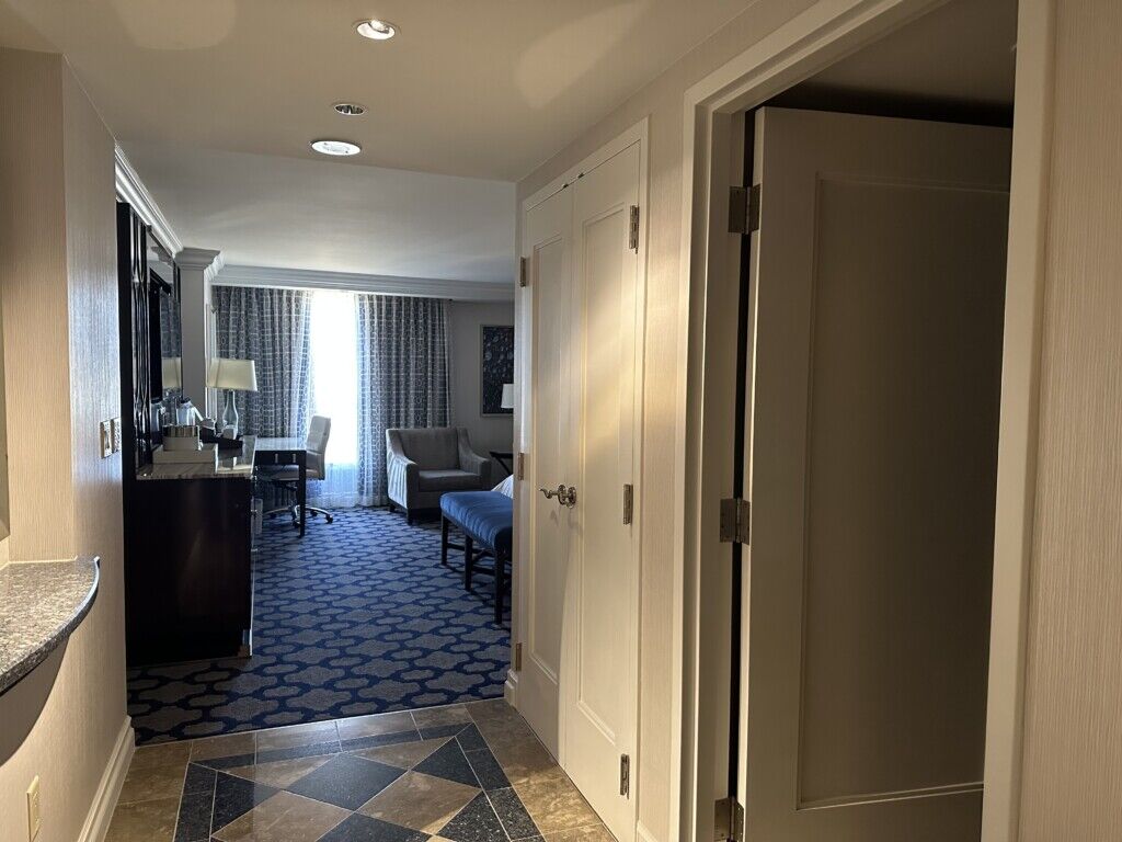 interno, parede, porta, Assoalho, teto, design de interiores, azulejo, hotel, pia, cômodo, instalação, propriedade, Balcão, Armários, banheiro, piso, cozinha