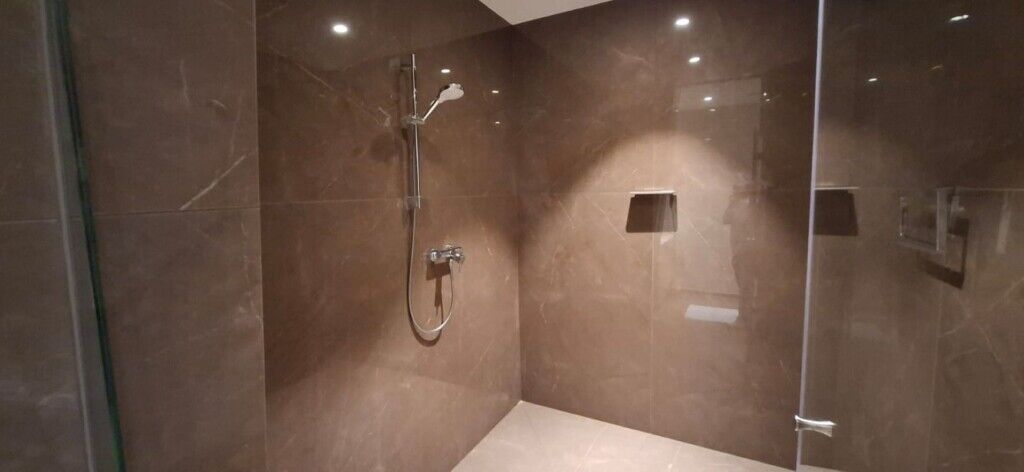 interno, parede, banheiro, azulejo, Encanamento, Acessório para banheiro, encanamento, espelho, chuveiro, piso, vaso sanitário