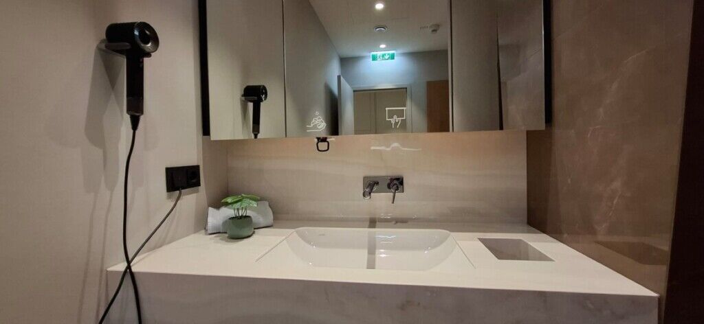 parede, interno, banheiro, Encanamento, Acessório para banheiro, toque, pia, azulejo, banheira, encanamento, design de interiores, espelho, chuveiro