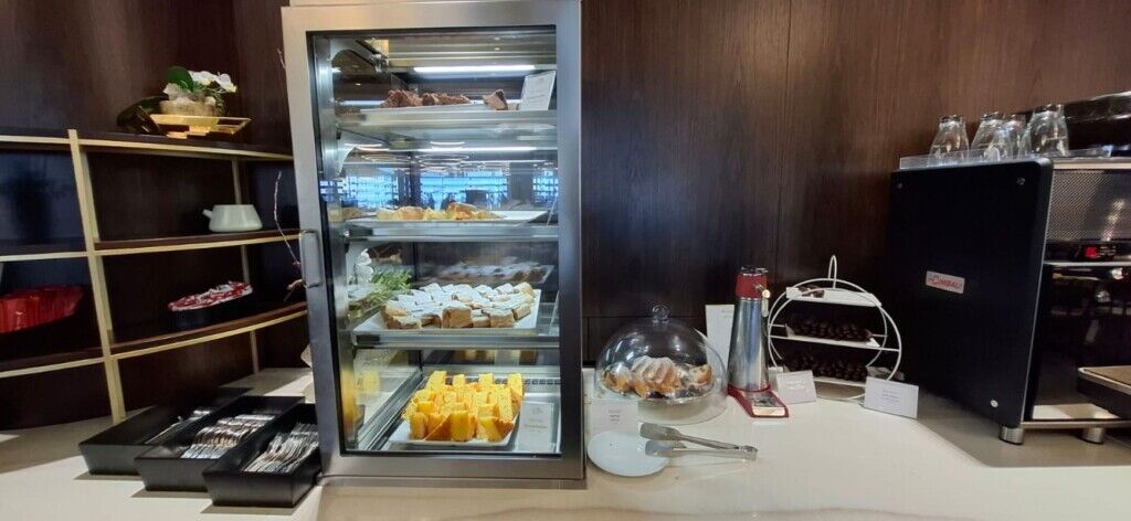 interno, eletrodoméstico de cozinha, Eletrodoméstico, Lanche, Caixa de exibição, Armários, parede, eletrodoméstico, alimento, cozinha, prateleira, geladeira, itens
