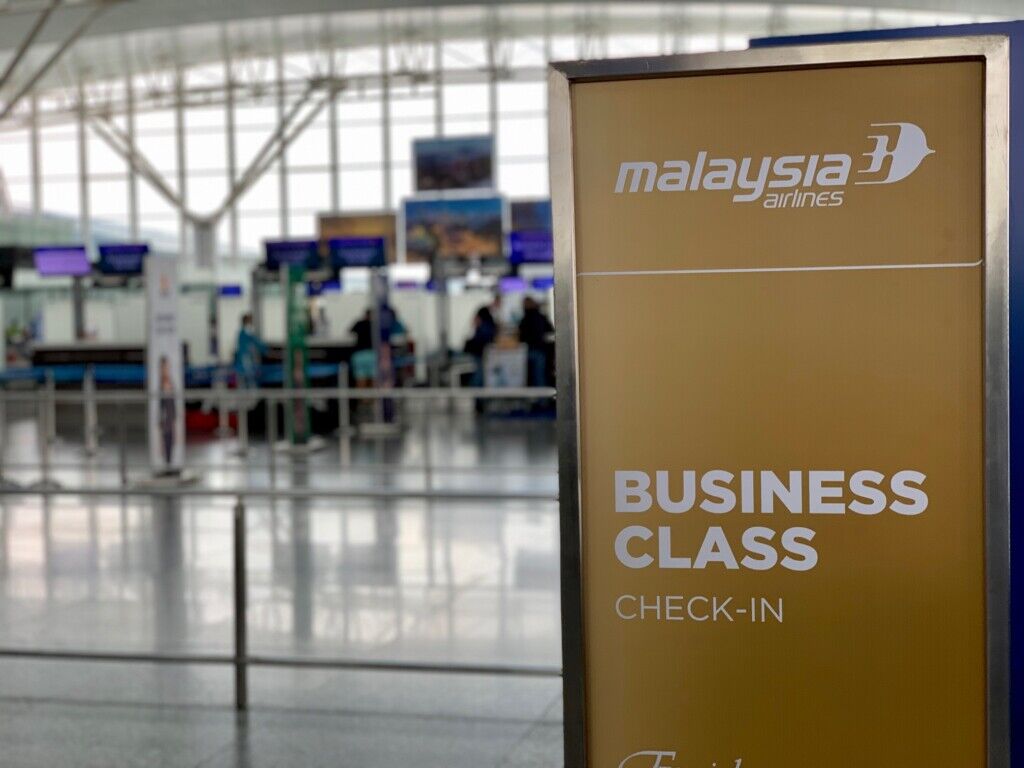 Como é voar na classe executiva da Malaysia Airlines entre Hanói e Kuala Lumpur