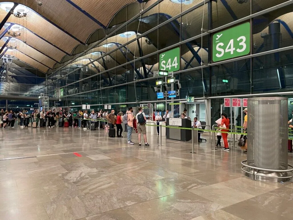 construção, interno, Terminal de aeroporto, Shopping, térreo, pessoas, teto, piso, aeroporto, trem, estação de trem