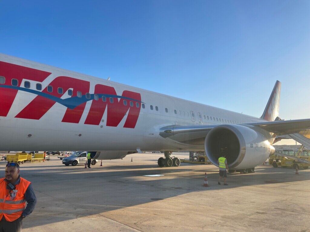 Voando na classe executiva do B767 da LATAM entre São Paulo e Lisboa - Lembrança de como as cabines evoluíram!