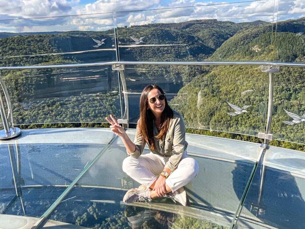 outdoor, roupas, céu, pessoa, sorriso, montanha, Rosto humano, barco, navio, mulher, verão, férias, velejar, lago