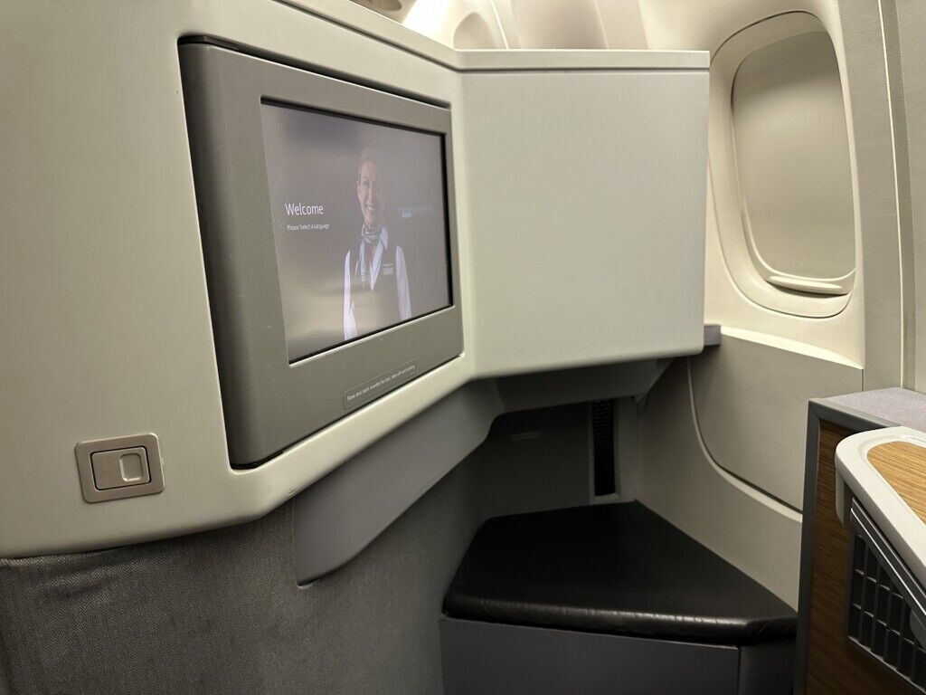 Como é voar na classe executiva do B777-300 da American Airlines entre São Paulo e Miami