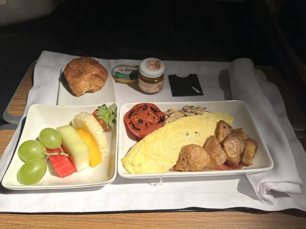 Como é voar na classe executiva do B777-300 da American Airlines entre São Paulo e Miami