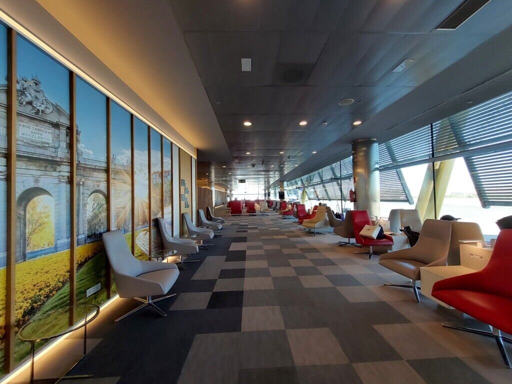 Conheça a Sala VIP Velásquez da Iberia no Aeroporto de Madri