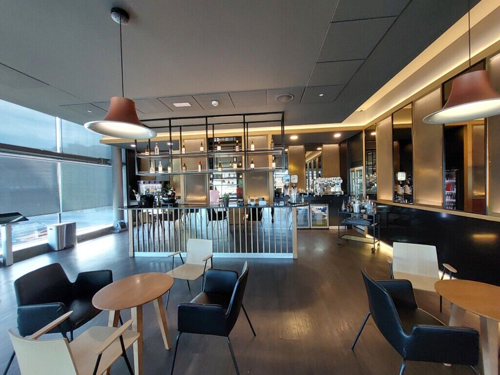 móveis, teto, interno, piso, cafeteria, Mesa da sala de jantar e cozinha, design de interiores, mesa de café, lobby, parede, mesa, cadeira, restaurante