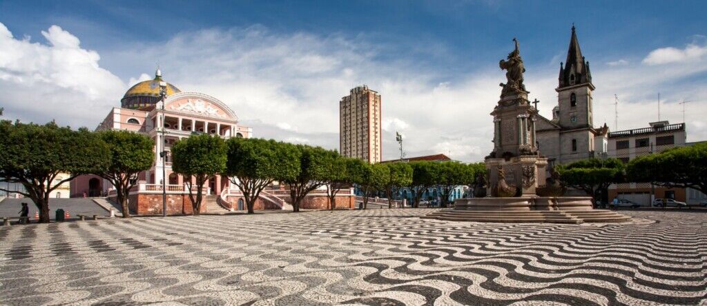 céu, outdoor, nuvem, construção, árvore, térreo, cidade, ponto de referência, pináculo, Praça, igreja, pedra, torre, paisagem, rua, local de adoração, catedral