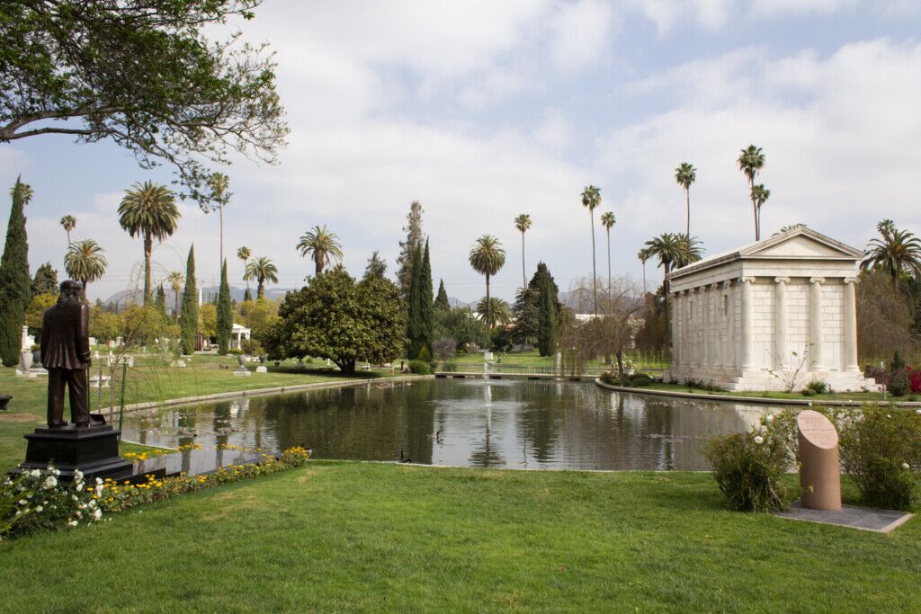 outdoor, céu, nuvem, grama, árvore, Paisagismo, Espelho d’água, parque, jardim, água, lago, construção, planta