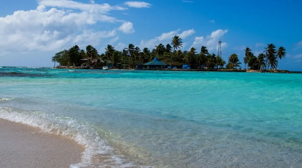 outdoor, céu, nuvem, Trópicos, árvore, Caribe, aqua, natureza, água, praia, Terrenos costeiros e oceânicos, Azure, palmeira, costa, cardume, Cayo, Corpo d’água, oceano, ilha, baía, lagoa, azul, paisagem, térreo, férias, areia