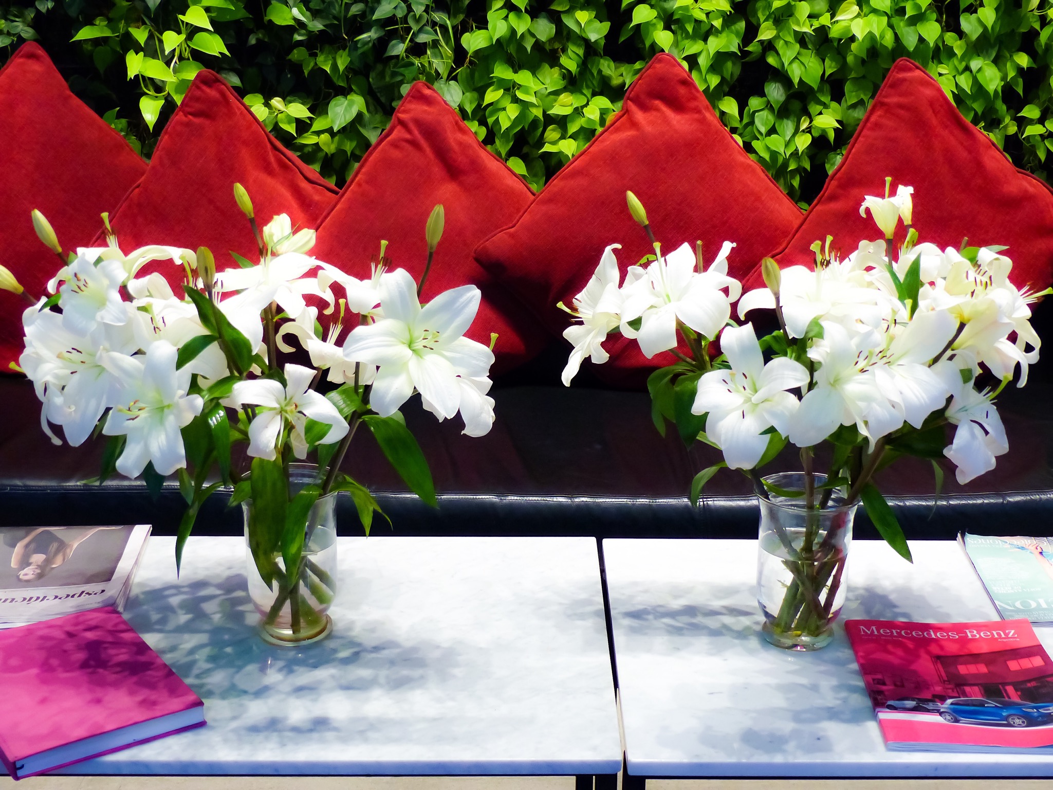 img_0013 Design floral, Floricultura, flor, Arranjos de flores, funeral, Flores cortadas, pétala, vaso, Flor artificial, buquê, planta, outdoor, vermelho, térreo