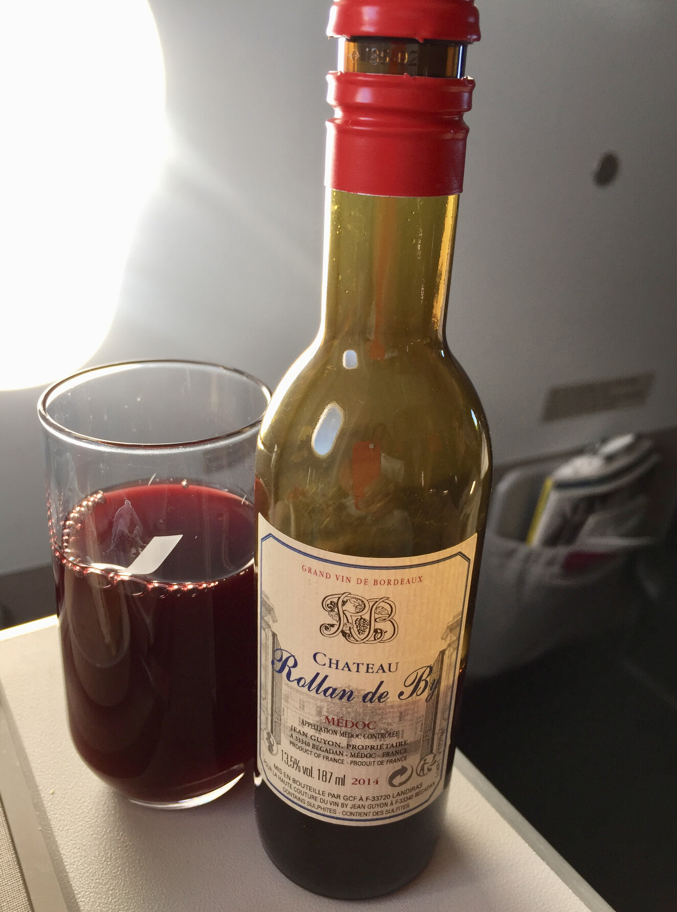 bebida, Bebidas alcoólicas, Garrafa de vidro, álcool, interno, vinho, garrafa de vinho, Bebida destilada, texto, licor, Utensílios para bebidas, vinho tinto, Utensílios de bar, parede, vermelho, alimento, garrafa