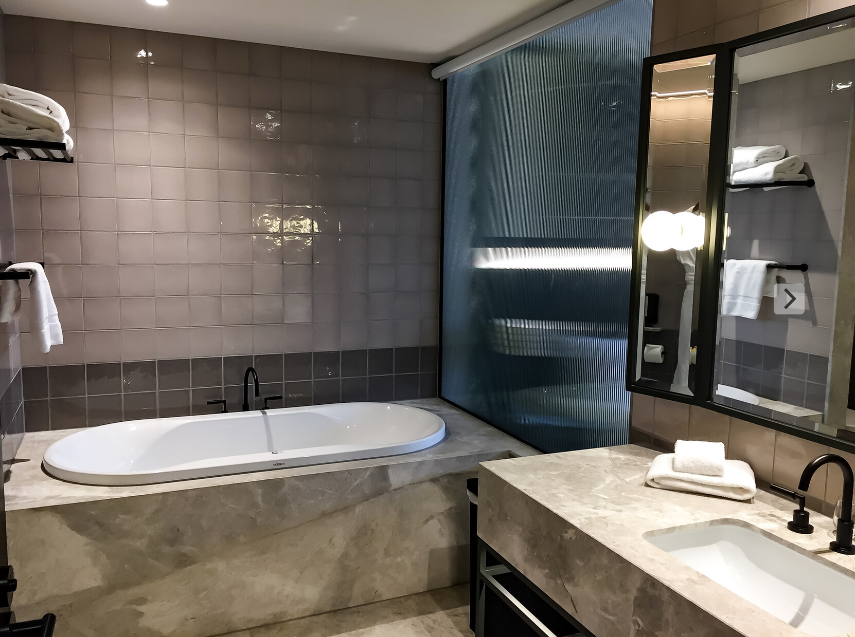 interno, Encanamento, parede, banheira, toque, Acessório para banheiro, espelho, azulejo, Balcão, encanamento, design de interiores, banheiro, pia, chuveiro, teto, hotel, piso, cômodo