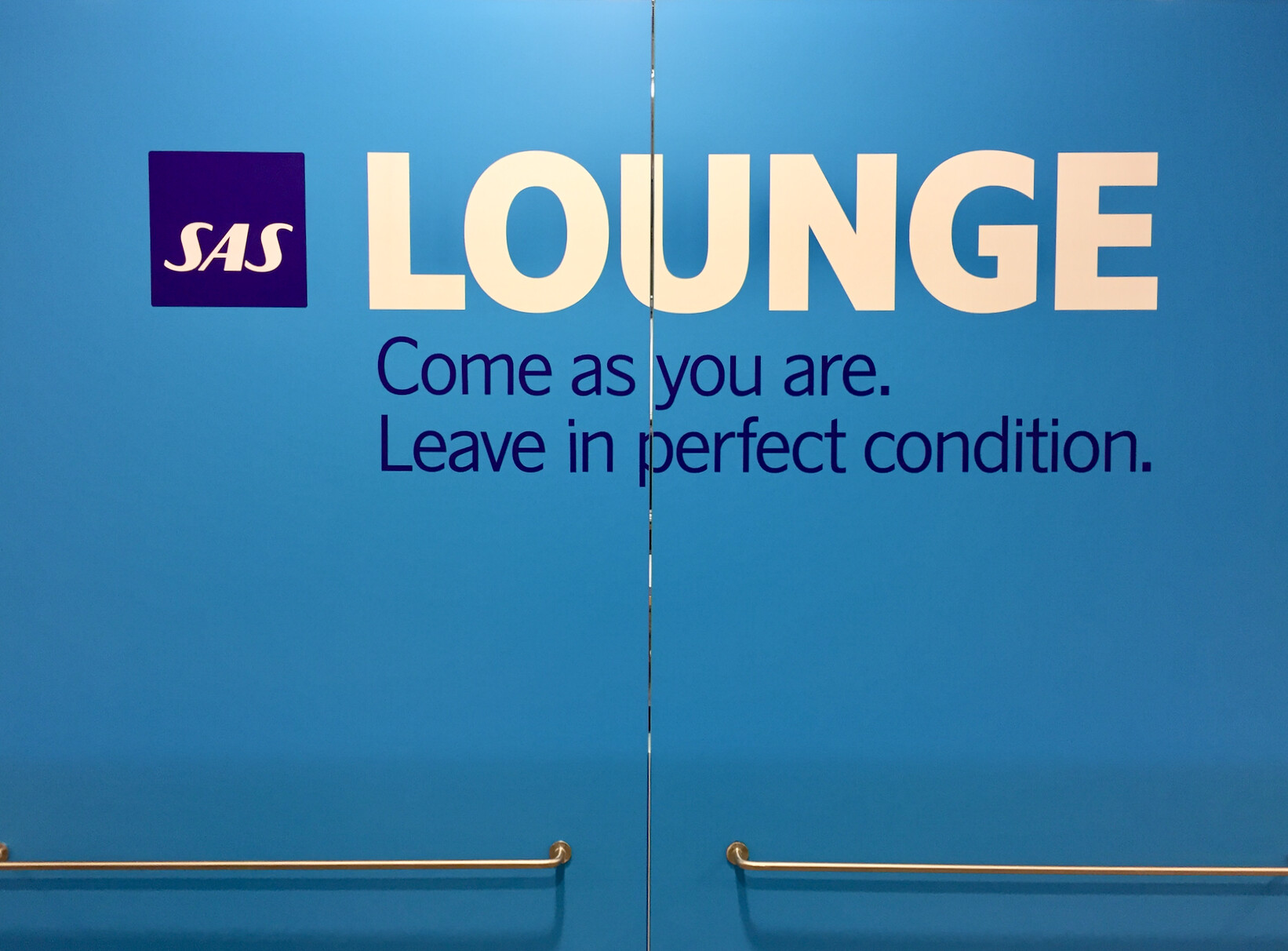 texto, captura de tela, logotipo, Marca, Azul vibrante, Fonte, azul, placa, design