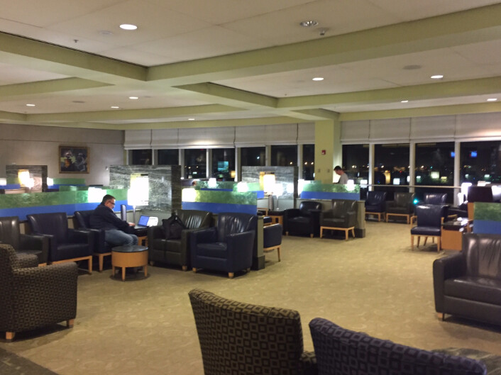 interno, teto, móveis, piso, sofá, mesa, design de interiores, Sofá de studio, televisão, Sala de espera, parede, Apoio de braço, cadeira, cômodo, divã, hotel