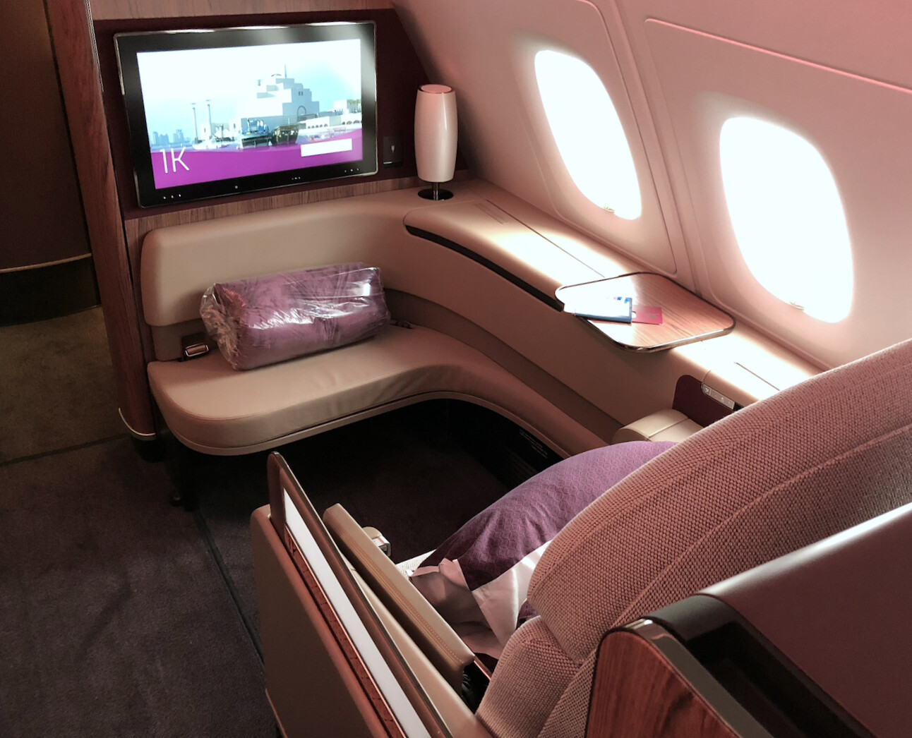 Compartilhando Emissões – Bangkok para Paris em primeira classe e executiva voando Qatar