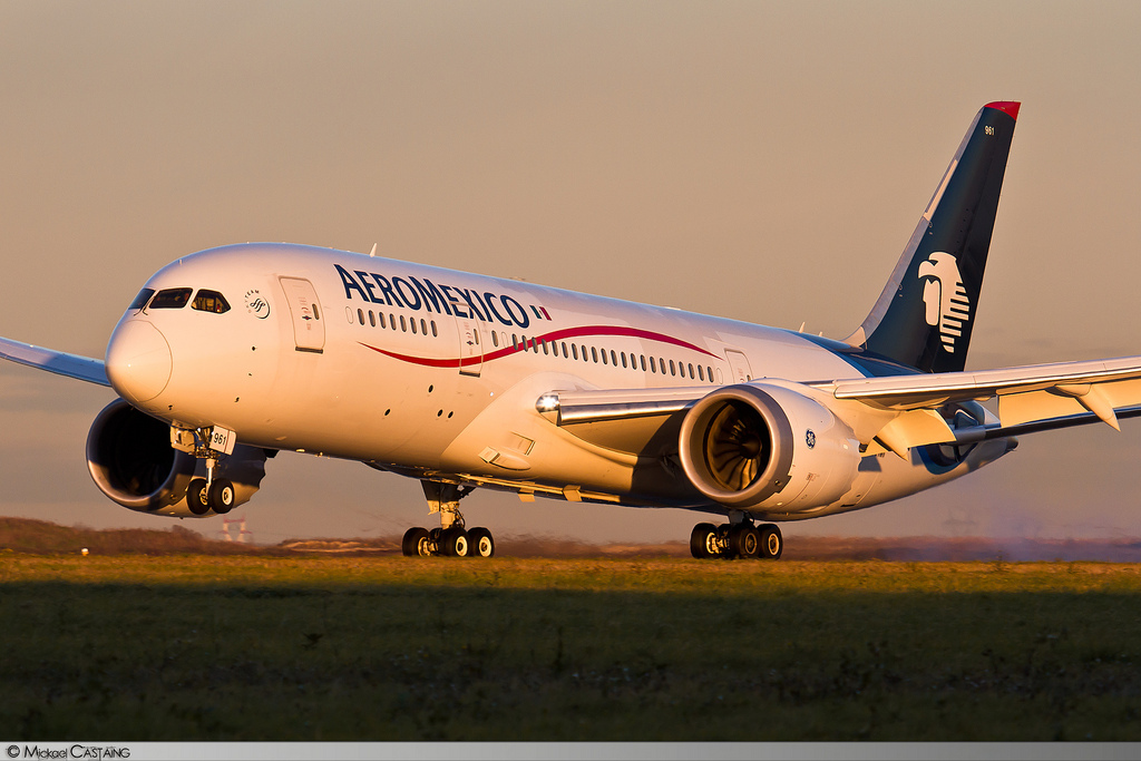 11273796326_843f71cb3a_b1 plaina, outdoor, aeronave, céu, avião de passageiros, Viagem aérea, transporte, avião, Linha aérea, Motor de jato, Motor de aeronave, Flap, Jato bimotor, aviação, jato, veículo, Engenharia aeroespacial, Jato, grama, aeroporto, Aeronave de corpo estreito, decolagem, asa, Serviço, passarela, grande, airbus