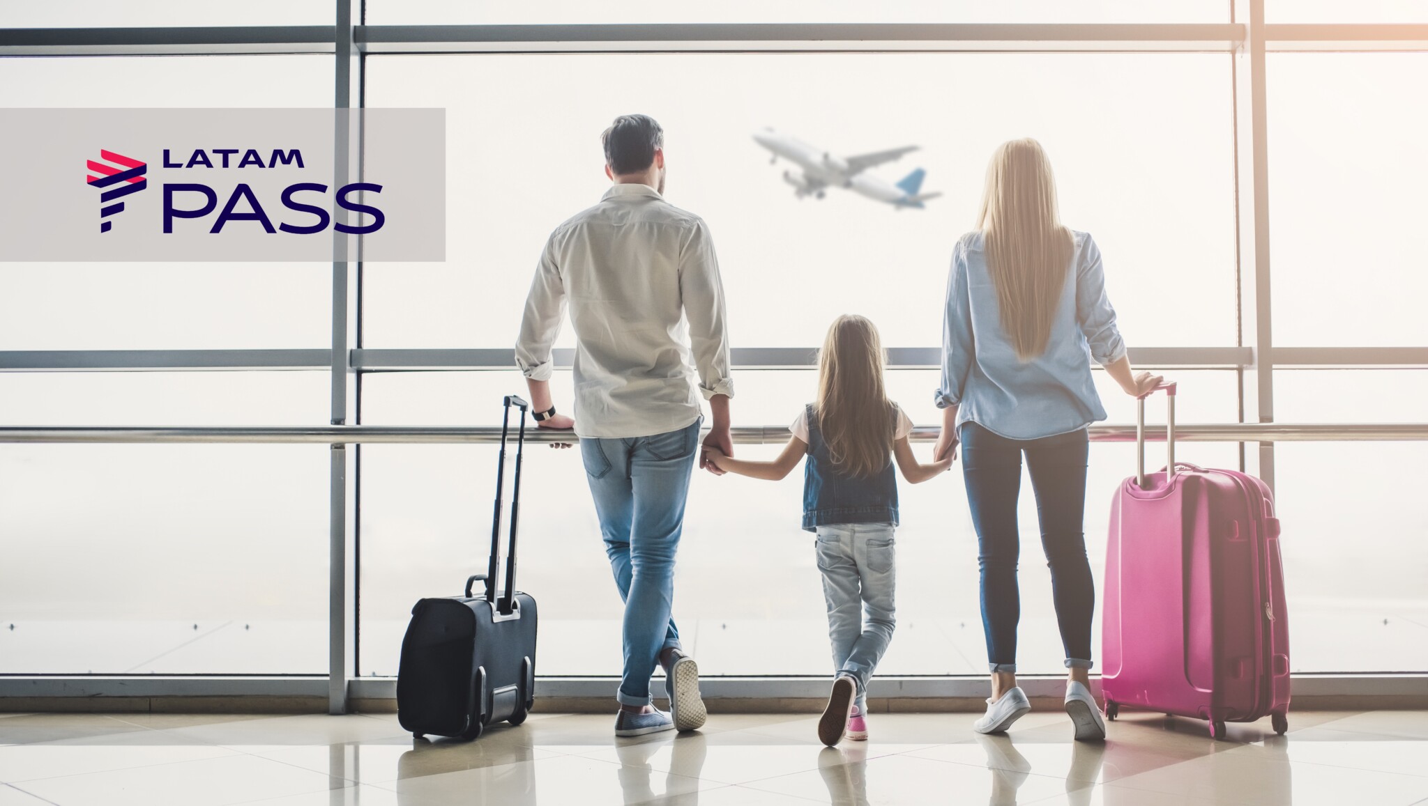 roupas, calçados, jeans, Bagagem e malas, pessoa, Calça, bolsa de mão, mala, Limpeza, bagagem, interno, parede, piso, em pé, mulher, aeroporto