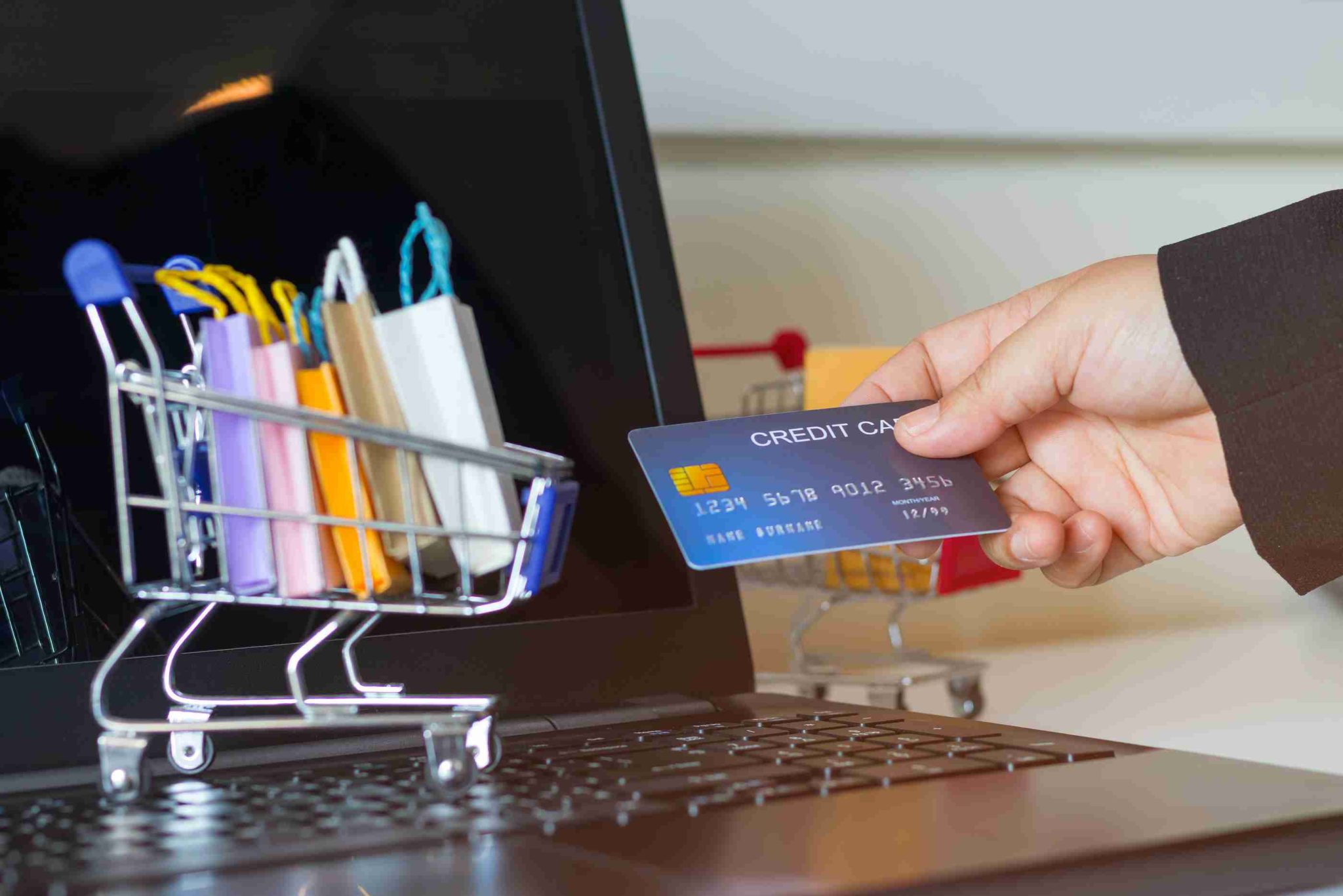 Ponto e Esfera oferecem até 8 pontos por real gasto em compras online