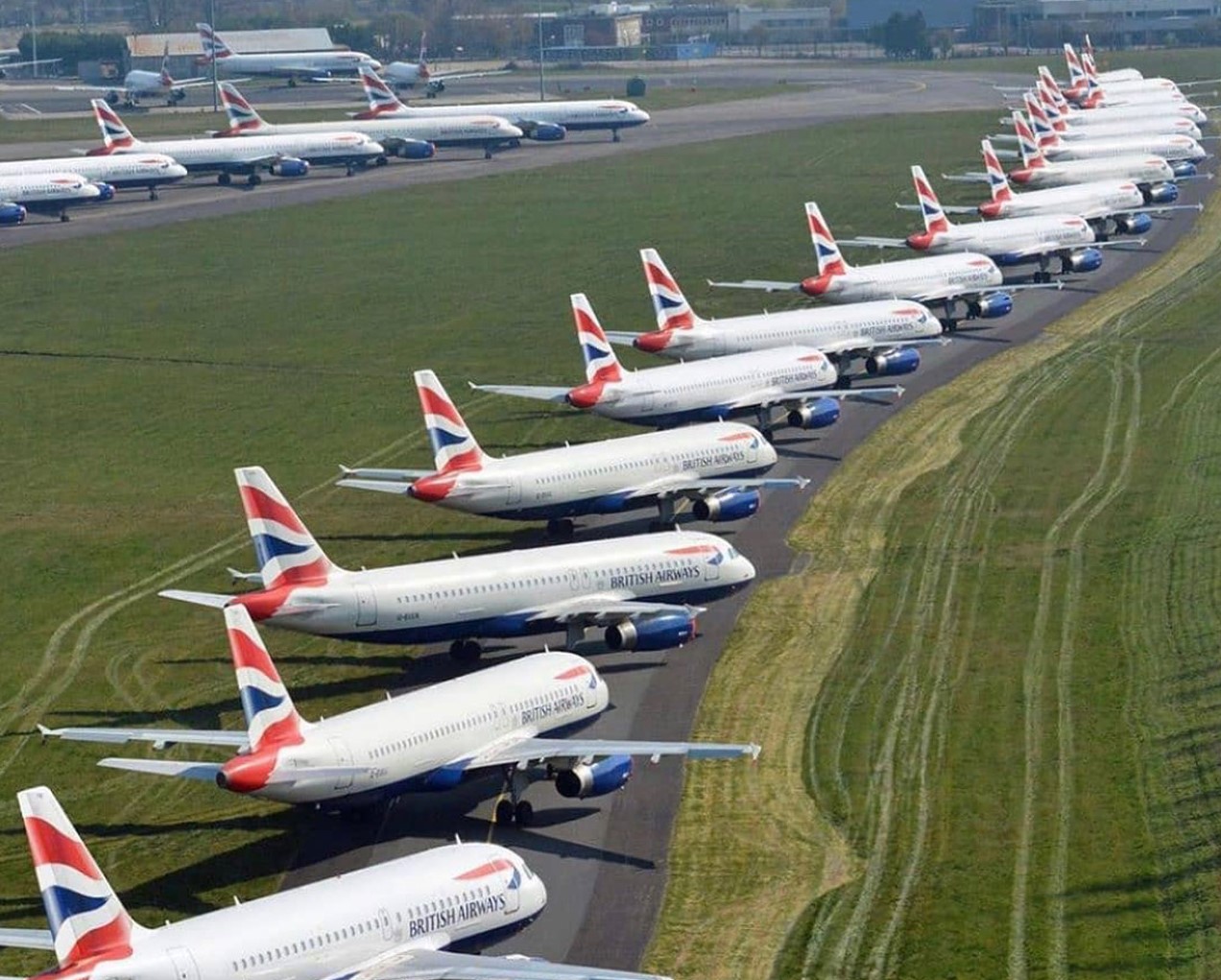 Covid-19 e aviões no chão – Fotos tristes e impressionantes ao mesmo tempo Covid-19 e aviões no chão - Fotos tristes e impressionantes ao mesmo tempo