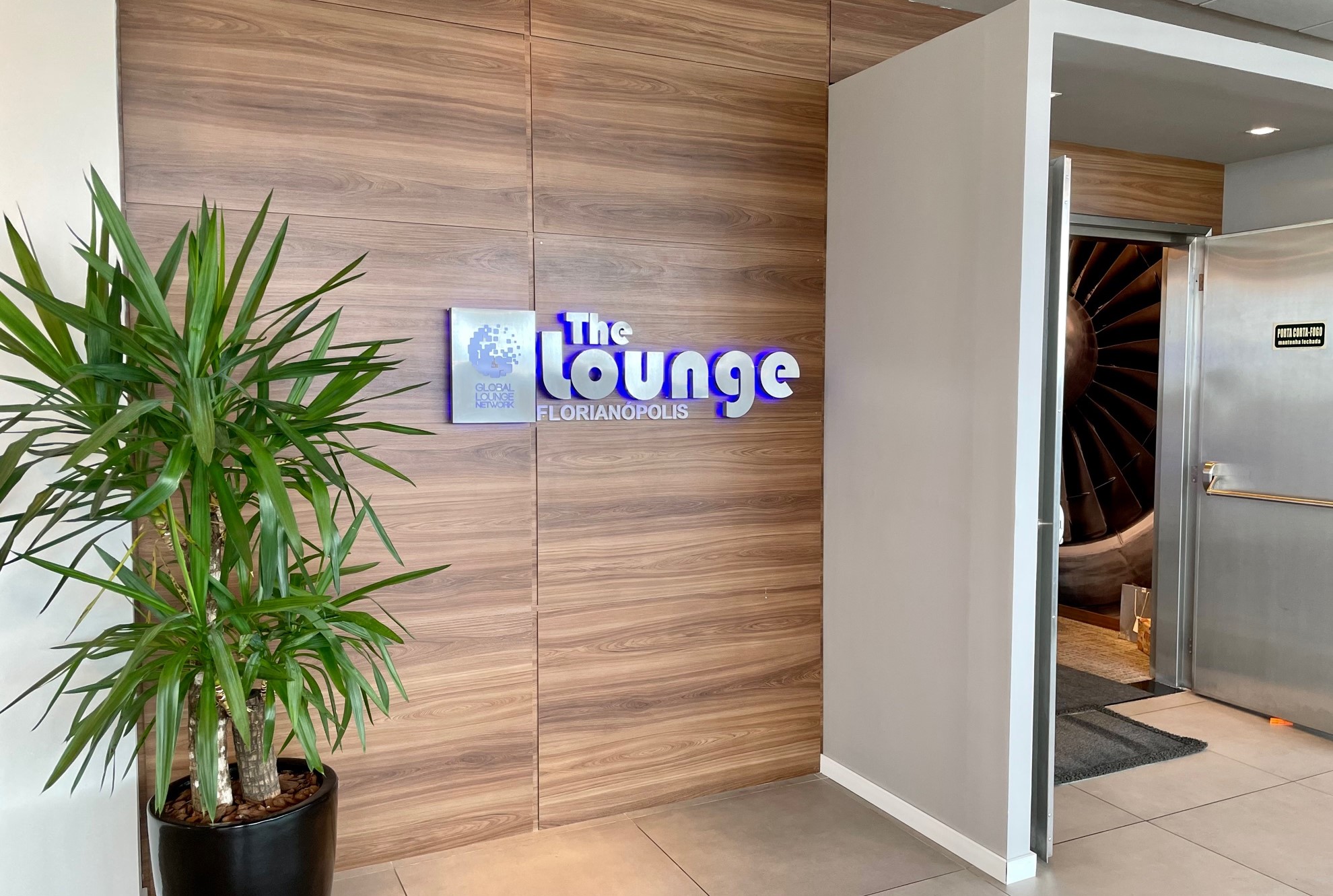 Conheça a sala VIP The Lounge na área internacional do Aeroporto de Florianópolis