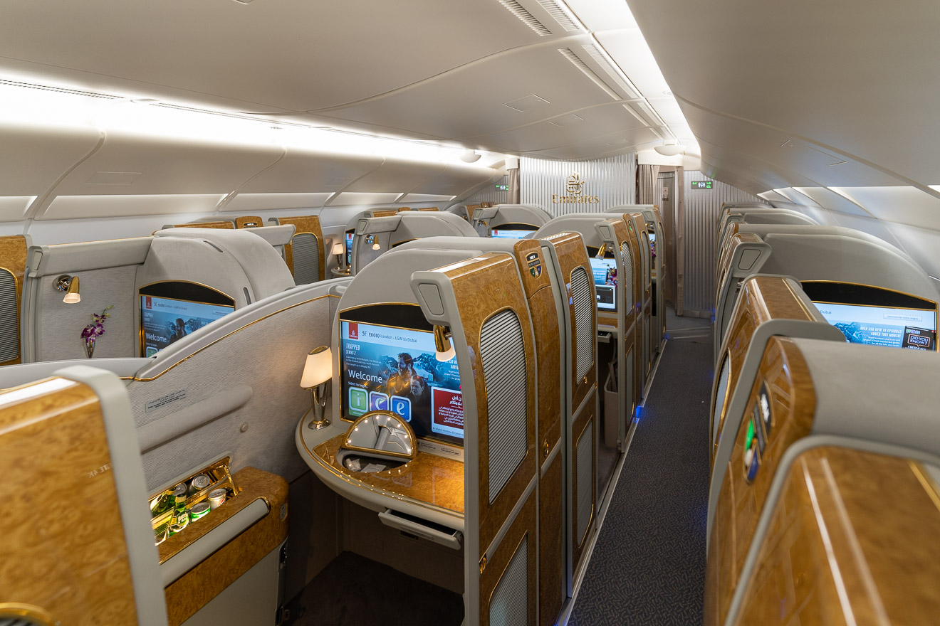 Compartilhando Emissões: Viagem na primeira classe da Emirates e da ANA