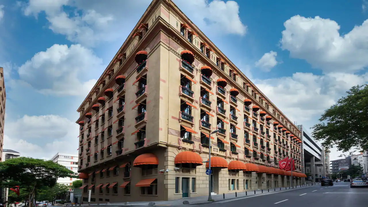 outdoor, nuvem, céu, construção, janela, Construção de uso misto, fachada, rua, árvore, estrada, Prédio comercial, arquitetura, diurno, Bairro, apartamento, Área urbana, cidade, Propriedade imóvel, grande, centro da cidade