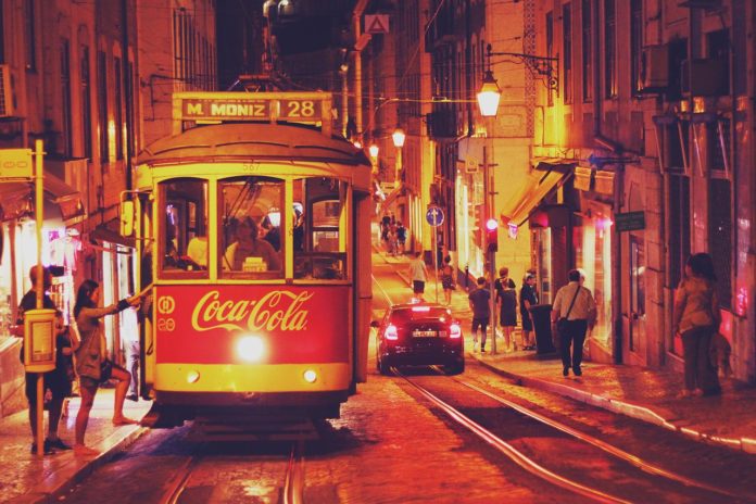 Passagens promocionais flexíveis para Lisboa a partir de R$ 1.599 - Datas até junho de 2023 e até 47% de desconto