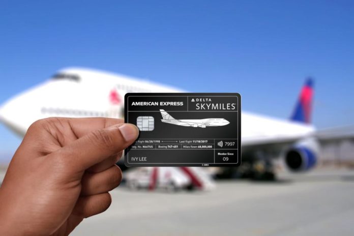 Delta e American Express lançam cartão feito de metal retirado de um Boeing 747 aposentado