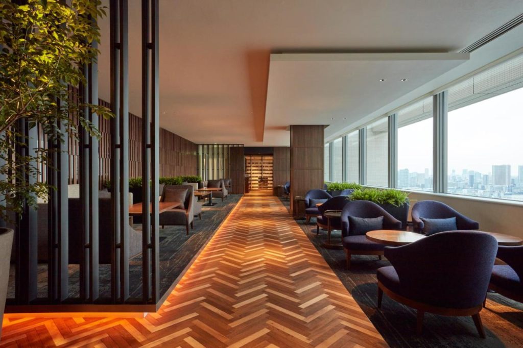 móveis, interno, piso, design de interiores, janela, cadeira, Assoalho, vaso, mesa, Penthouse, mesa de café, construção, teto, hotel, parede, cômodo, arquitetura