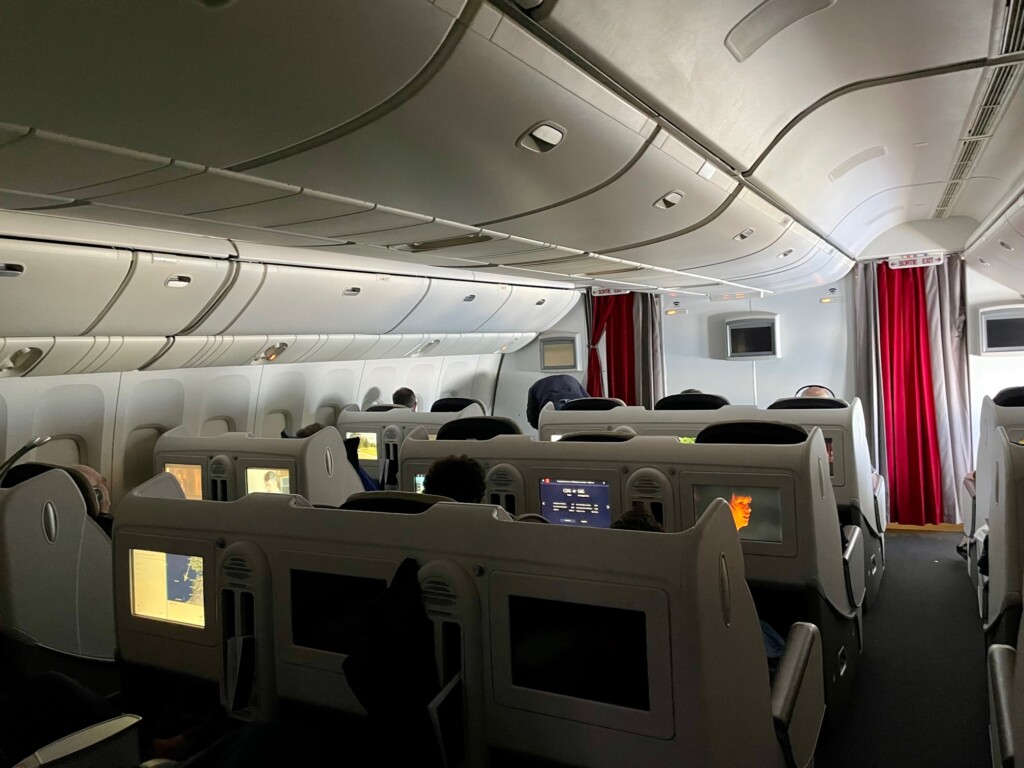 Voando na classe executiva do B777-300 da Air France entre Paris e Rio de Janeiro