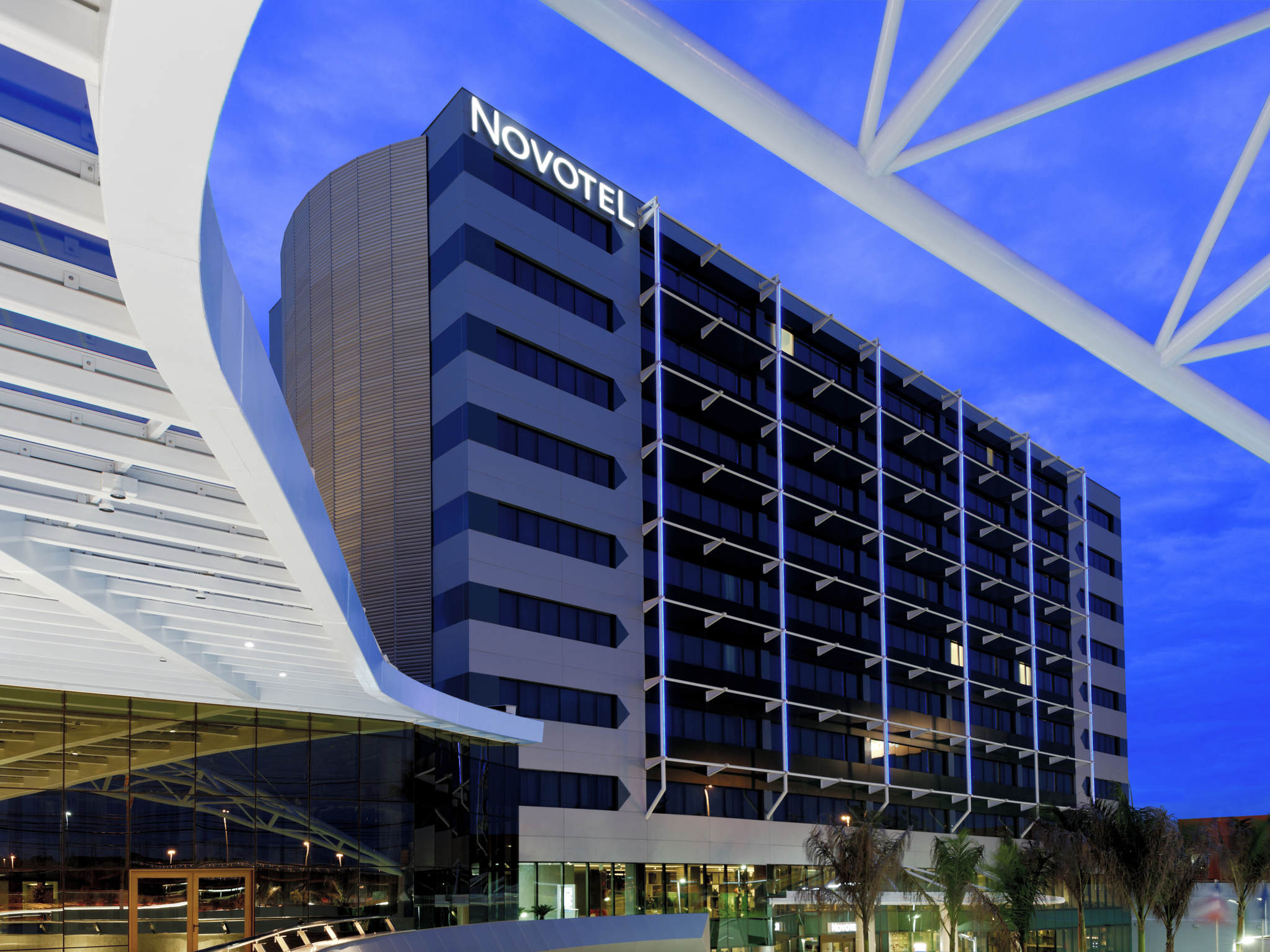 Prédio comercial, céu, arquitetura, outdoor, Construção de uso misto, construção, Torre de apartamentos, Área metropolitana, Metrópolis, cidade, Área urbana