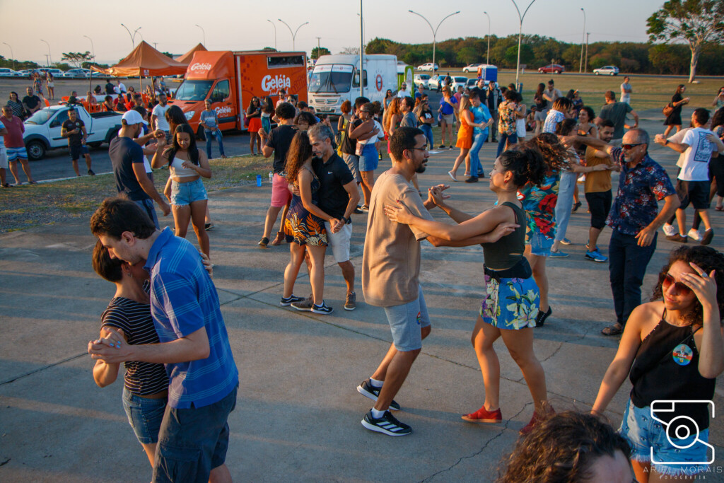 outdoor, roupas, pessoa, calçados, homem, esporte, pessoas, mulher, Dança, menina, grupo, Shorts, térreo, Juventude, Diversão, festival, multidão