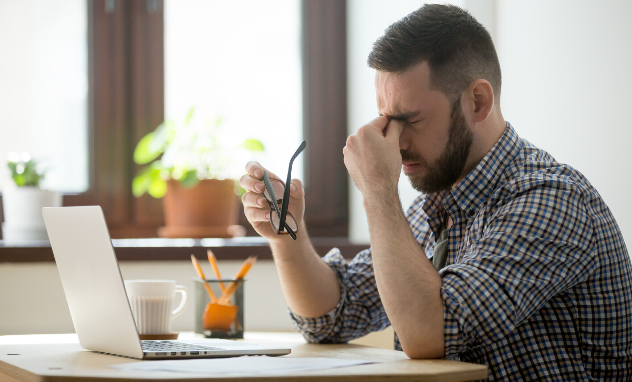 homem-triste-estressado Má notícia! Azul Fidelidade desvaloriza em até 38% o envio de pontos para o ALL