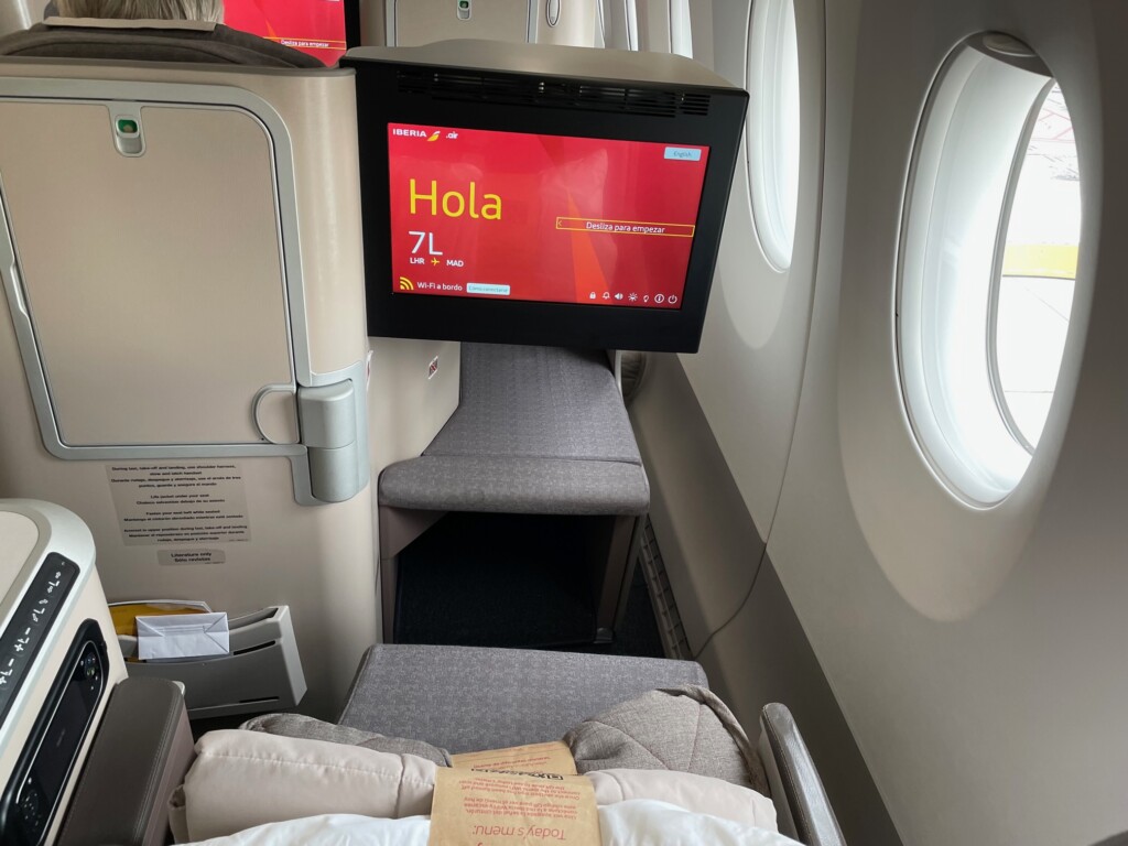 Como é voar na classe executiva do A350 da Iberia entre Madri e Bogotá