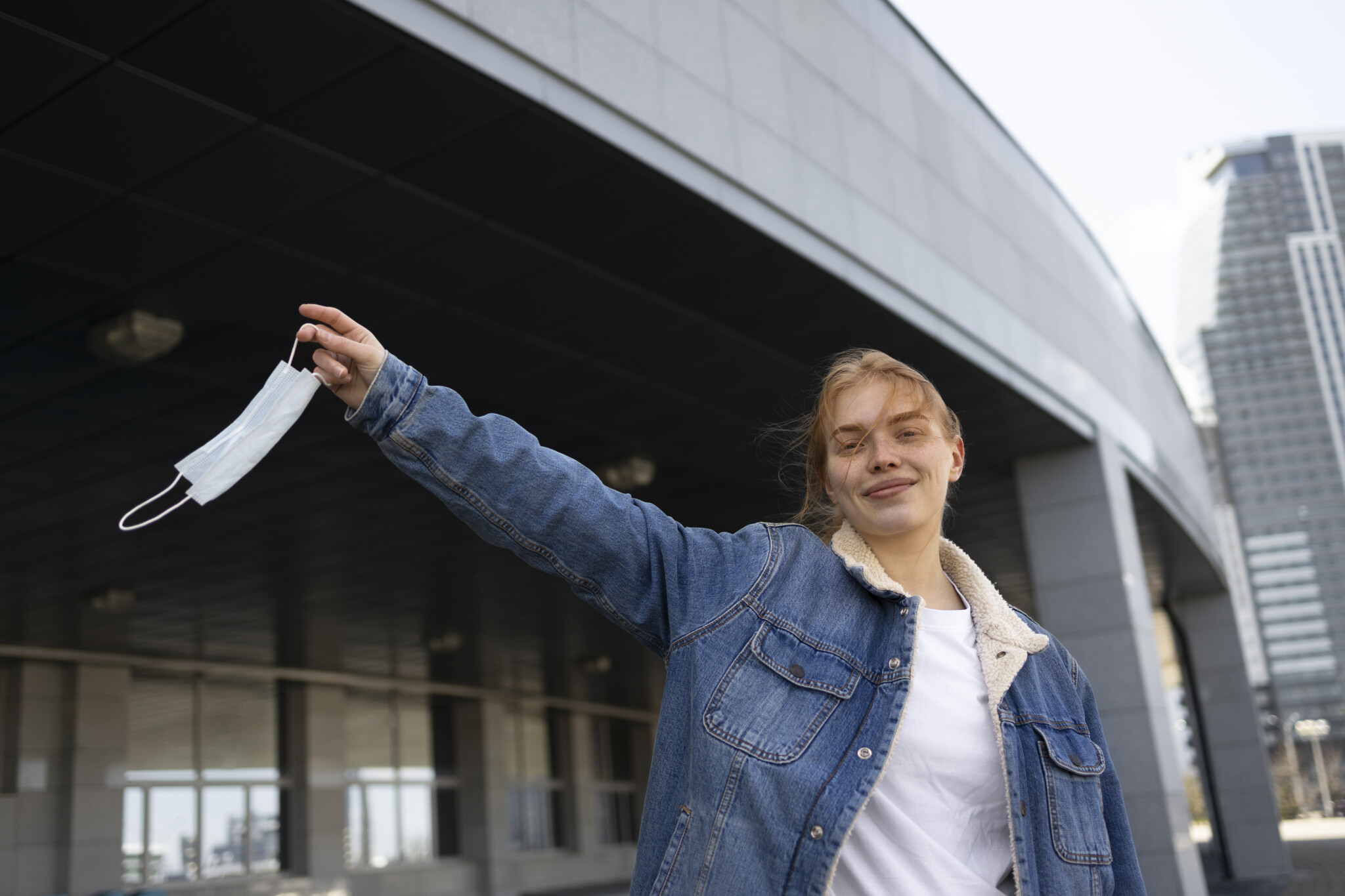 roupas, pessoa, construção, Rosto humano, sorriso, outdoor, céu, segurar, em pé, mulher, camisa