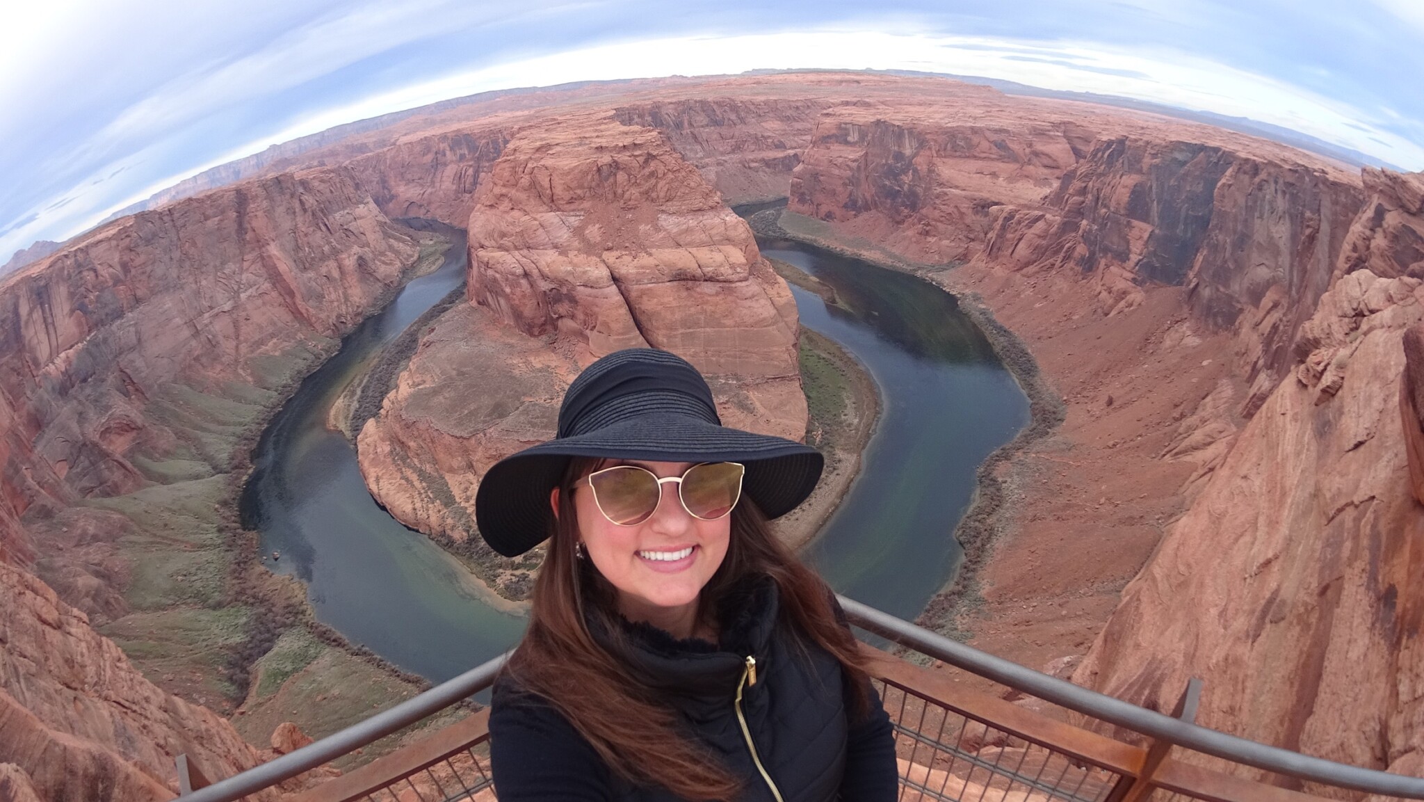 roupas, Rosto humano, outdoor, sorriso, pessoa, chapéu, céu, caminhada, Acessório de moda, montanha, Chapéu, cânion, mulher, natureza