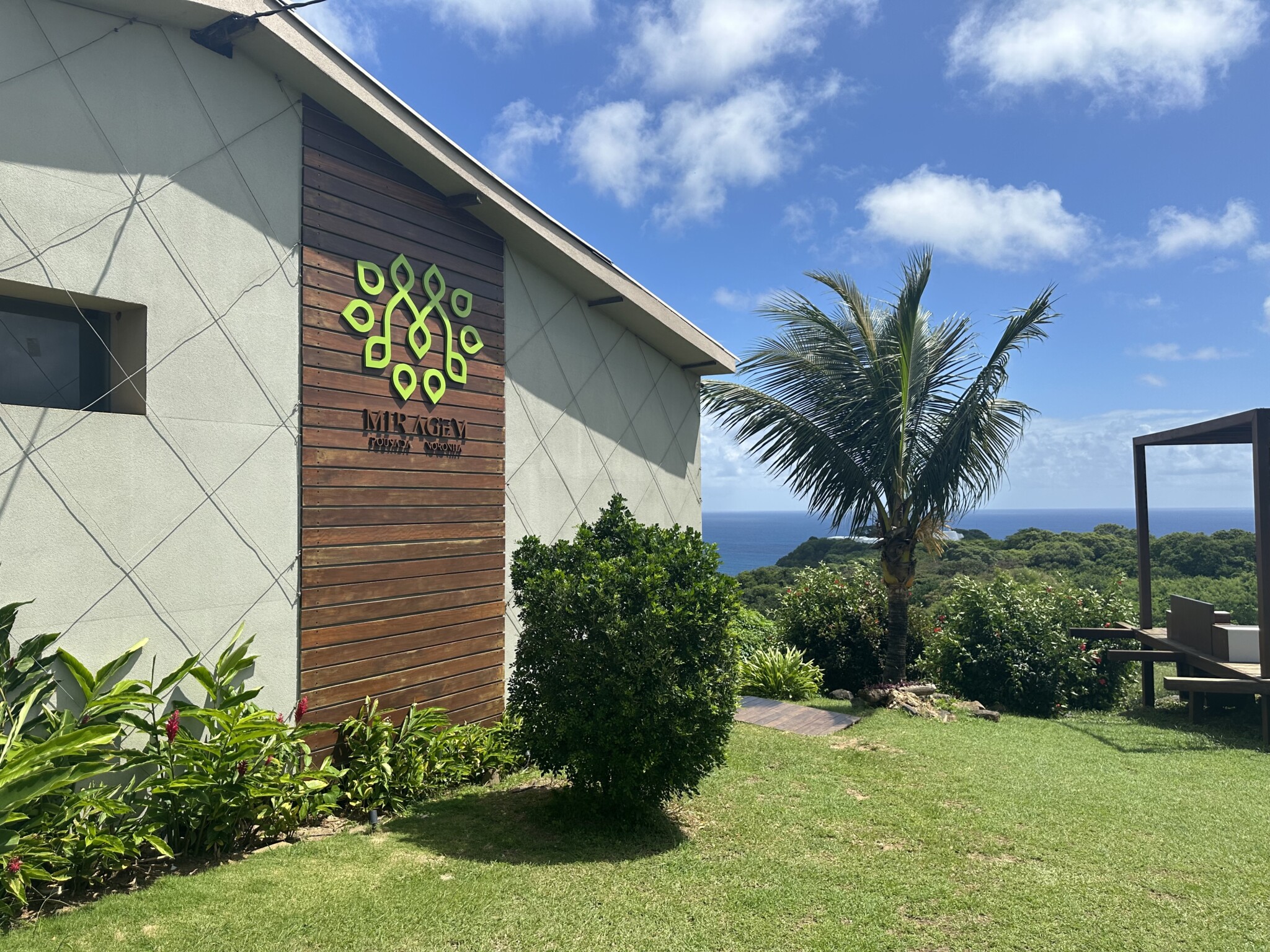 outdoor, nuvem, planta, grama, céu, árvore, Propriedade imóvel, casa, construção, propriedade, jardim, Terreno, quintal, Chalé, Paisagismo