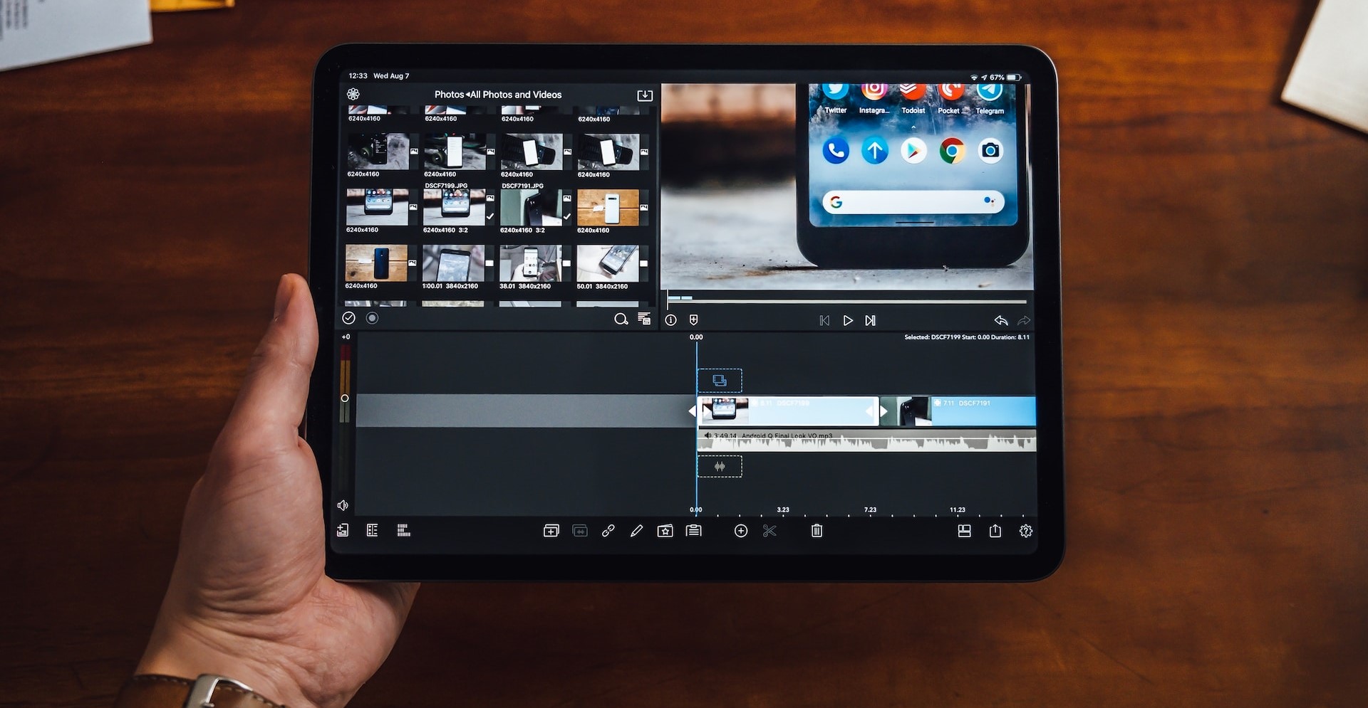 texto, aparelho, Dispositivo eletrônico, Dispositivo de comunicação, Dispositivo de comunicação móvel, multimídia, Dispositivo móvel, Telefone celular, pessoa, interno, eletrônica, Tablet, computador, laptop, Dispositivo de exibição, captura de tela, smartphone, Monitor de tela plana, piso, telefone