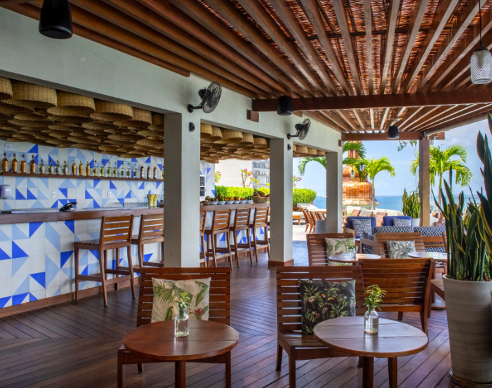 Veja como é se hospedar no Fera Palace Hotel em Salvador