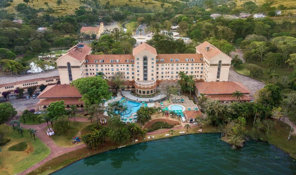 Reserve o Grande Hotel Termas de Araxá com até 30% de desconto e ganhe o voo