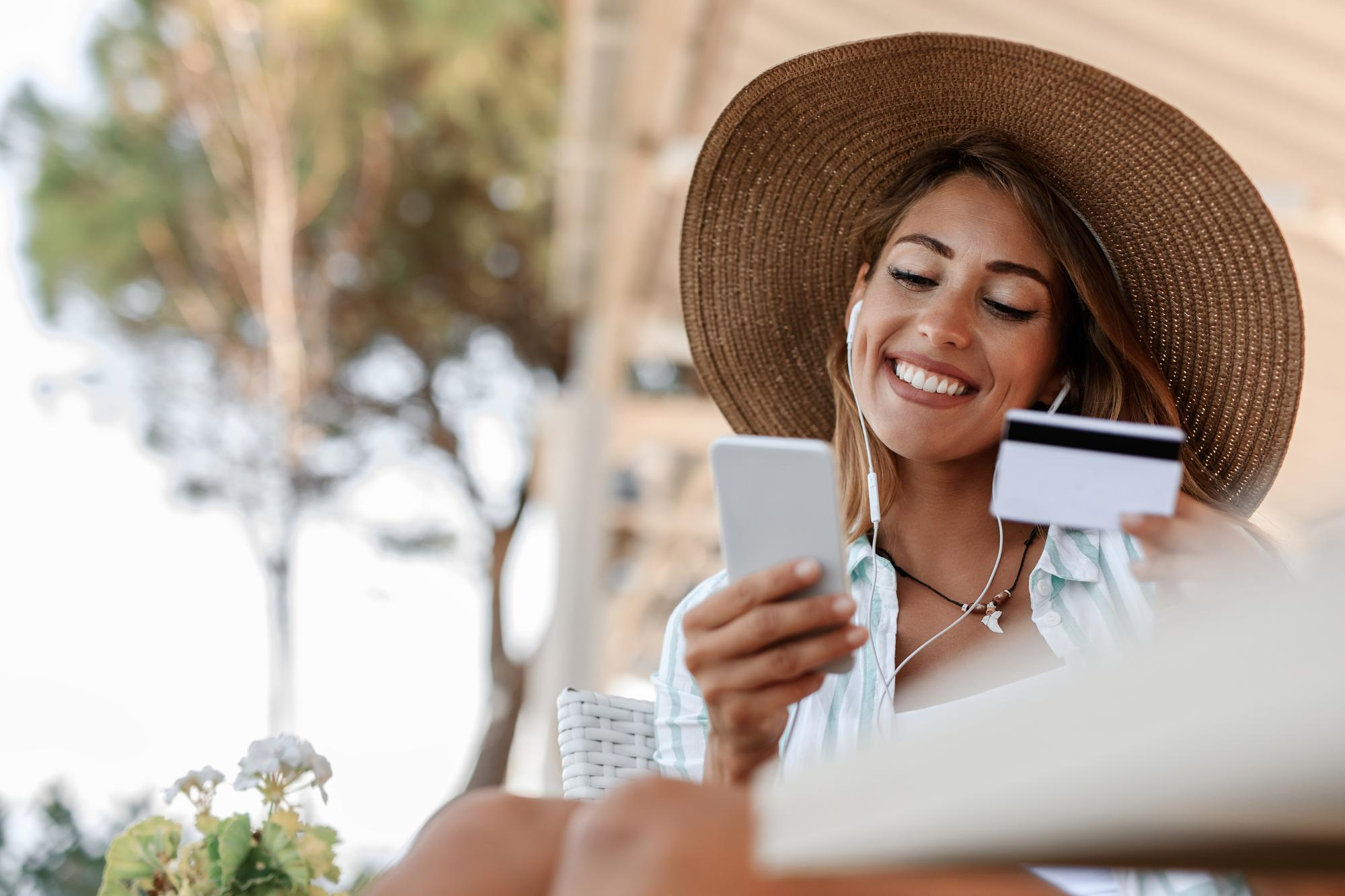 Bradesco oferece até 5 pontos por dólar gasto em compras internacionais