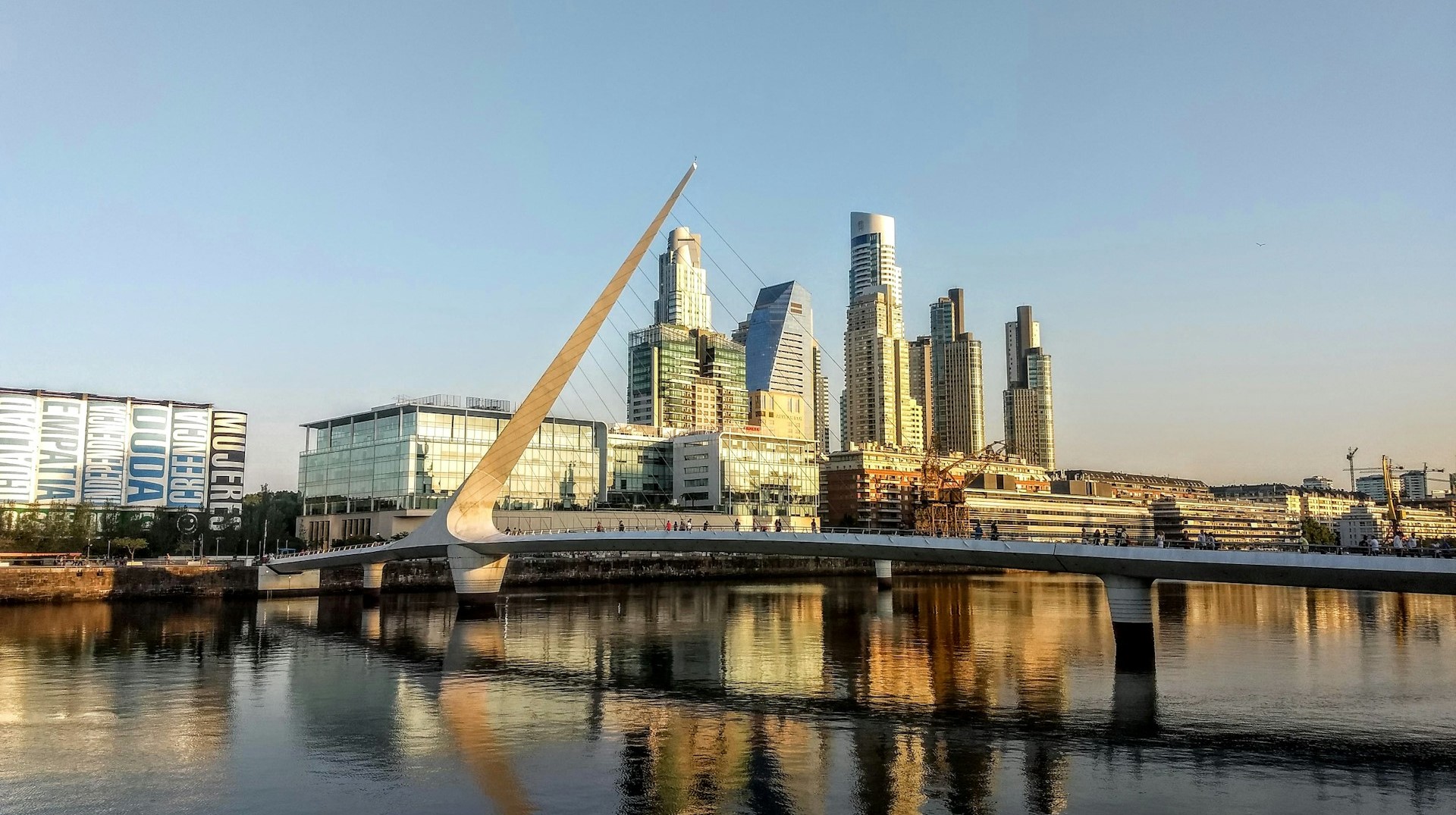 Greve na Argentina leva companhias aéreas a cancelarem voos