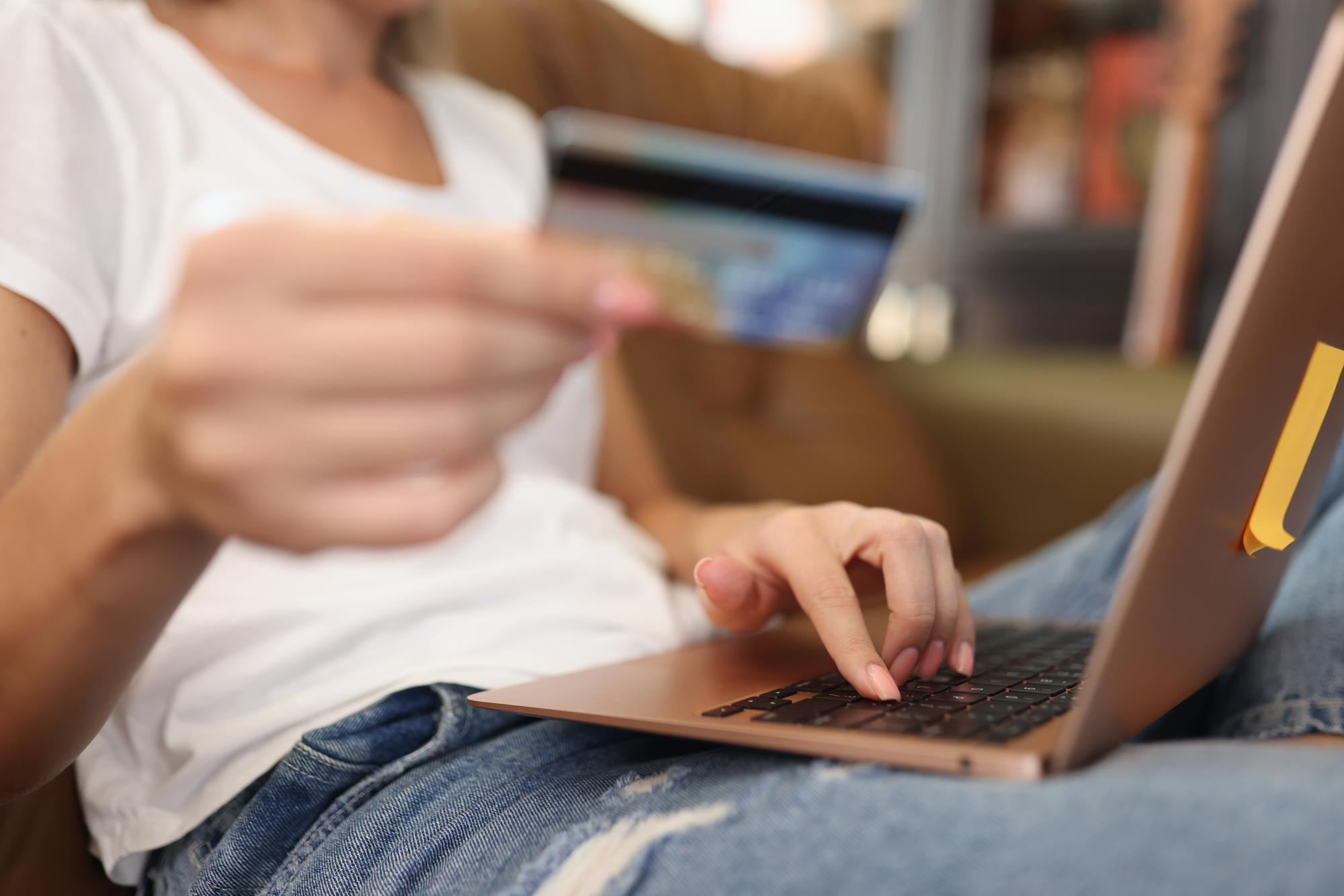 Esfera oferece até 12 pontos por real gasto em 10 parceiros