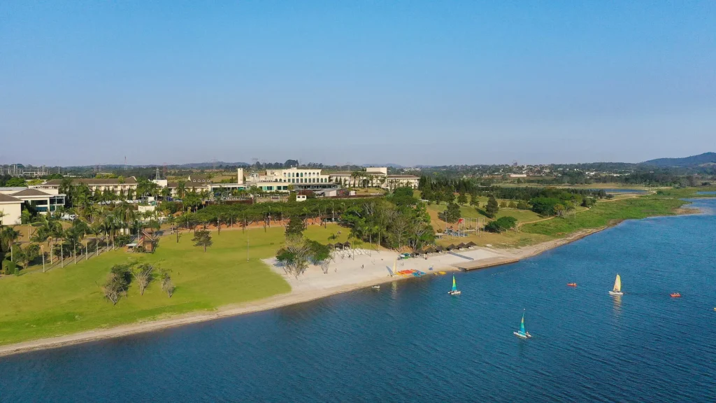 outdoor, céu, árvore, natureza, água, praia, costa, Terrenos costeiros e oceânicos, lago, Corpo d’água, Cidade resort, ilha, Recursos hídricos, paisagem